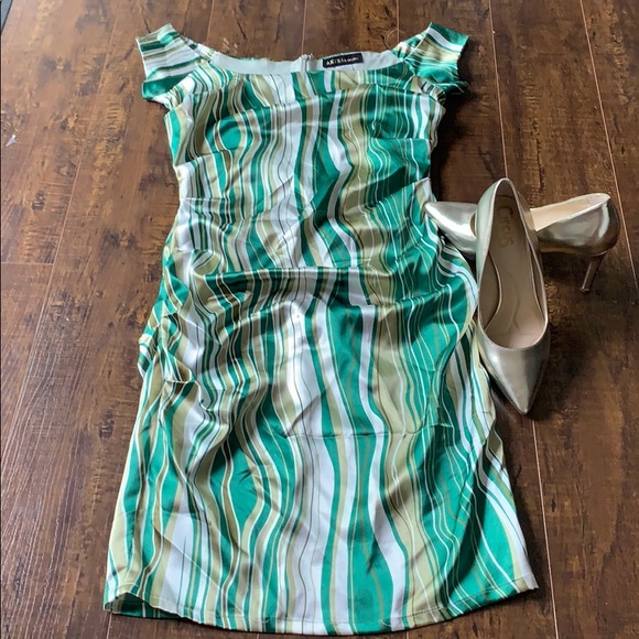 Green Gold dress - Picture 3 of 5